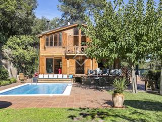 Lloguer Xalet a Les Planes. Casa en excelentes condiciones de 4 dormitorios en alquiler temp