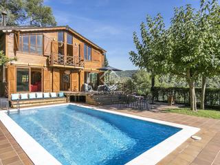 Miete Chalet in Les Planes. Casa en excelentes condiciones de 4 dormitorios en alquiler temp