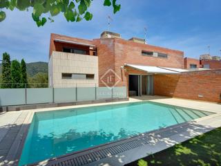 Xalet a La Miranda-Can Candeler. Moderna y elegante casa de 5 dormitorios con jardín, piscina, te