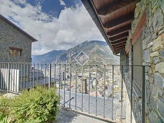 Chalet à Escaldes-Engordany. Casa adosada de 3 dormitorios con magníficas vistas al centro de