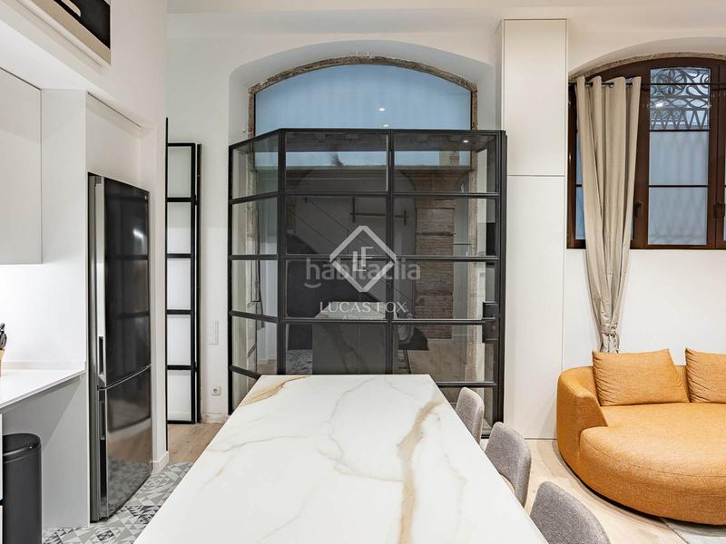 Foto e9bb7a7c-1a82-4e5c-adb9-abe6023d703b. Piso  en excelentes condiciones de 2 dormitorios en venta en gótico, en Barcelona