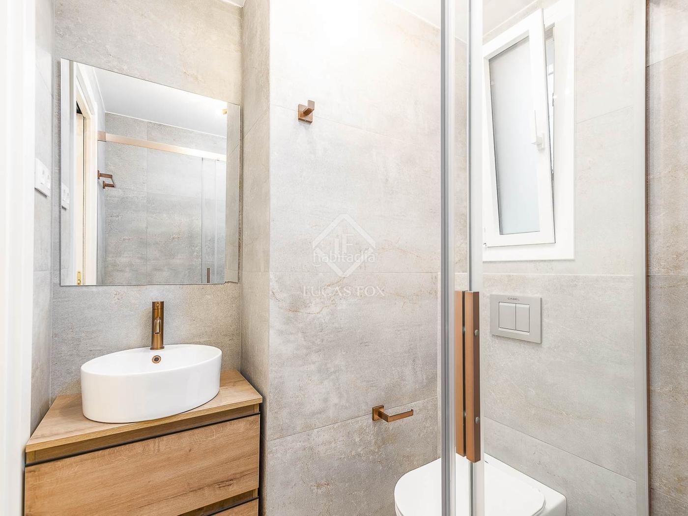 Piso en excelentes condiciones de 4 dormitorios en venta en Eixa Barcelona