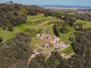Masia a Sant Gregori. Encantadora masía tradicional catalana en un entorno natural pri