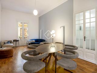 Appartamento in St. Pere - Sta. Caterina - El Born. Espectacular piso de diseño en venta con tres dormitorios, dos b