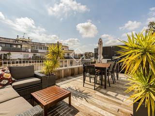 Ático en Fort Pienc. Ático de 2 dormitorios con 26m terraza en venta en eixample dere