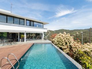 Xalet a Vallvidrera - Tibidabo - Les Planes. Espectacular casa de  diseño de 353 m construidos sobre una parc