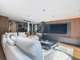 Flat in Vila. Excelente piso de 205 m y 119m de terraza y jardín en venta en e