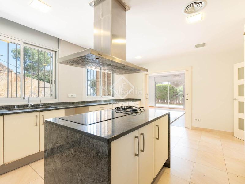 Foto 206902a1-157d-4fd7-9c90-c74be37bbd71. Chalet exclusiva y luminosa casa independiente con vistas al mar en venta en Bellamar, en Castelldefels