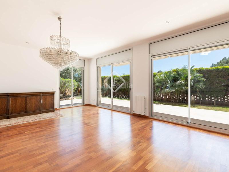 Foto 43baef50-158d-4fd2-a8d9-66290d1418da. Chalet exclusiva y luminosa casa independiente con vistas al mar en venta en Bellamar, en Castelldefels