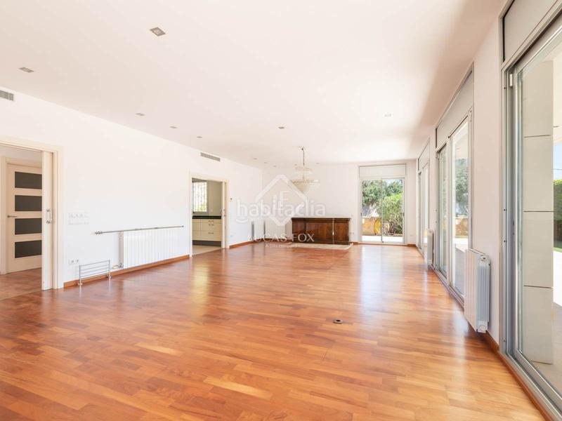 Foto 4457c4f2-a78f-4ce1-ae7d-267b7f211096. Chalet exclusiva y luminosa casa independiente con vistas al mar en venta en Bellamar, en Castelldefels