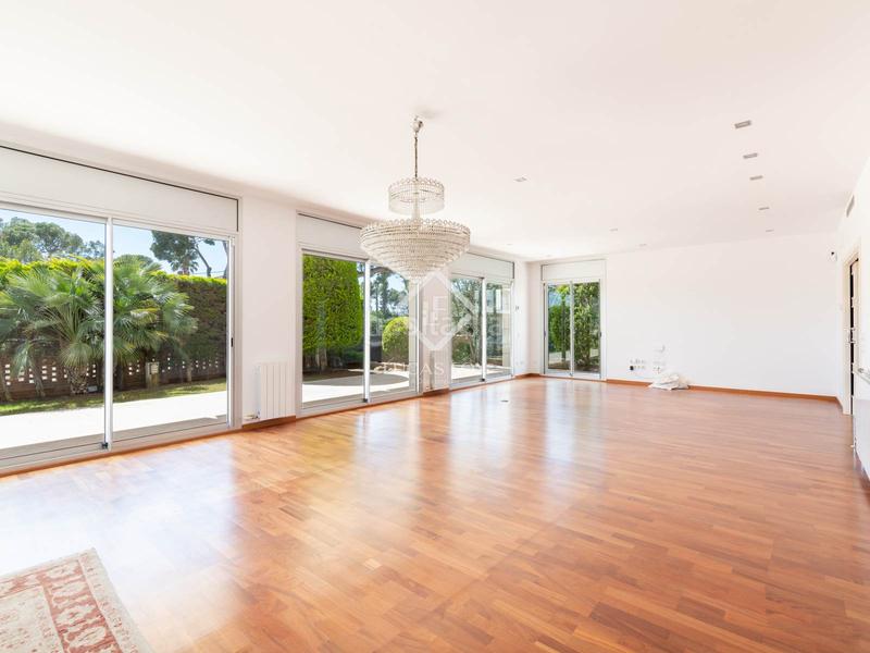 Foto 50cc78bf-a382-44de-b8b3-73edf9b05d95. Chalet exclusiva y luminosa casa independiente con vistas al mar en venta en Bellamar, en Castelldefels