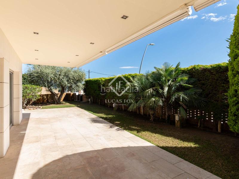 Foto 724c98fa-eaf6-4441-b1f1-a78b6b6e97a0. Chalet exclusiva y luminosa casa independiente con vistas al mar en venta en Bellamar, en Castelldefels