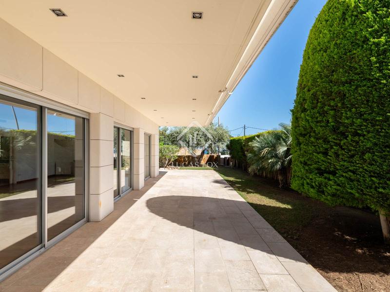 Foto 806e84e0-7b49-4cfd-8645-2e8a871df596. Chalet exclusiva y luminosa casa independiente con vistas al mar en venta en Bellamar, en Castelldefels