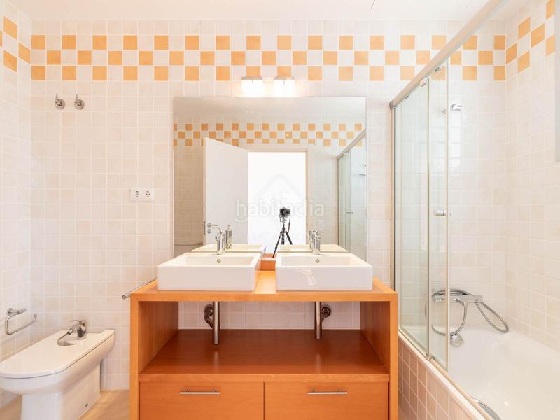 Foto 8a7cf7fe-b599-4b31-ab3d-79721a6e2b84. Chalet exclusiva y luminosa casa independiente con vistas al mar en venta en Bellamar, en Castelldefels