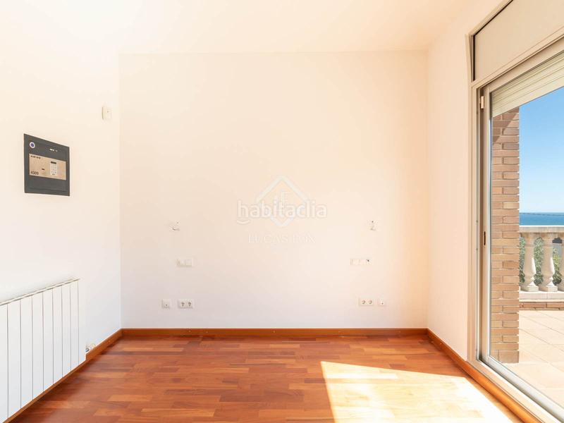 Foto cf29d598-7b2c-4173-88d0-fea3cd1308d9. Chalet exclusiva y luminosa casa independiente con vistas al mar en venta en Bellamar, en Castelldefels