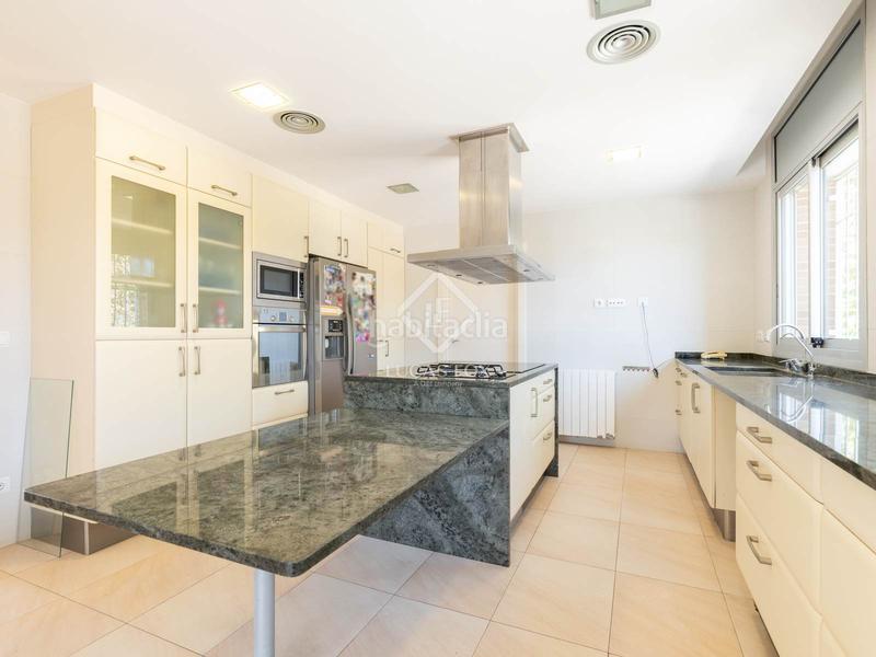Foto cf7d6847-0cb3-45e2-9db3-c4d912325b60. Chalet exclusiva y luminosa casa independiente con vistas al mar en venta en Bellamar, en Castelldefels