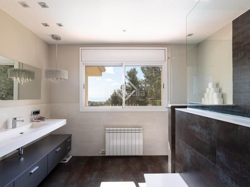 Foto 055ada66-4fb6-4966-b20b-354aa0922695. Chalet casa de 5 dormitorios con vistas al mar en venta , barcelona en Cabrils