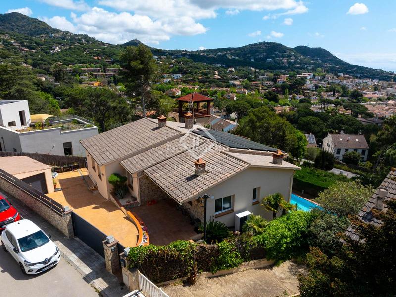 Foto d0f2fb07-1908-4de1-acec-84271a604be9. Chalet casa de 5 dormitorios con vistas al mar en venta , barcelona en Cabrils