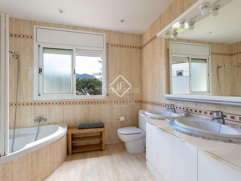Foto e7a511b0-afad-4821-bae3-d214cf00011f. Chalet casa de 5 dormitorios con vistas al mar en venta , barcelona en Cabrils