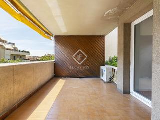 Pis a Sant Gervasi - Bonanova. En venta piso a reformar de cinco dormitorios con terraza de 19m