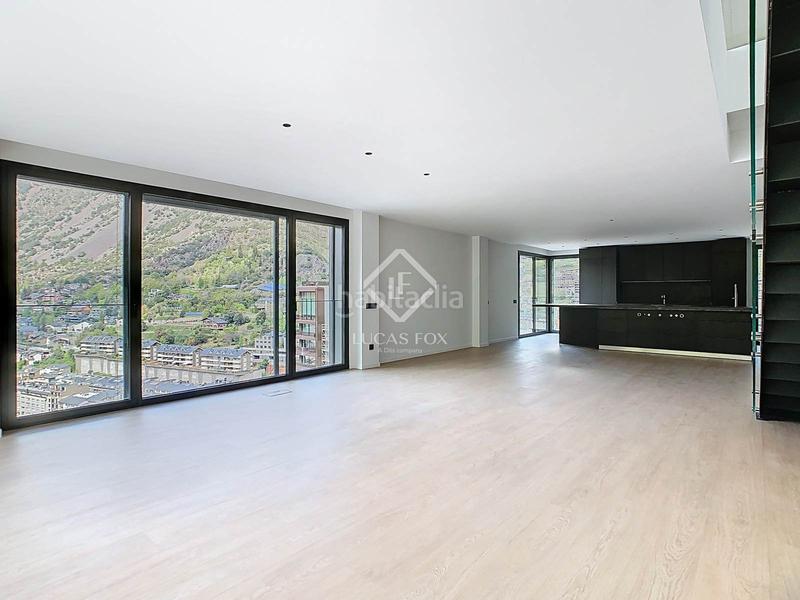 Foto a5be6fdc-3505-4d52-b84c-eba6376c65ec. Alquiler ático  tríplex a estrenar de 5 dormitorios con 194 m de terraza en alquiler en escaldes en Escaldes-Engordany