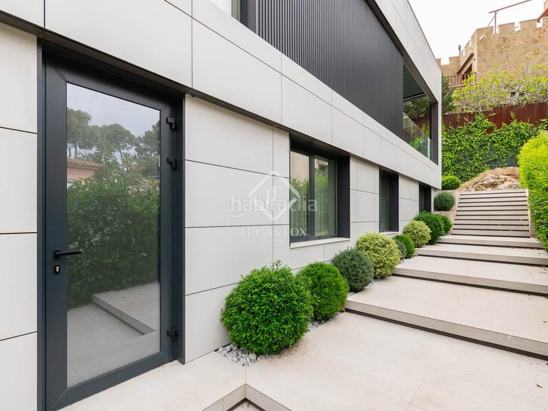 Foto 0bf75da6-e653-48d6-9492-4344e76d2b5e. Chalet exclusiva casa de 6 dormitorios en venta en Castelldefels