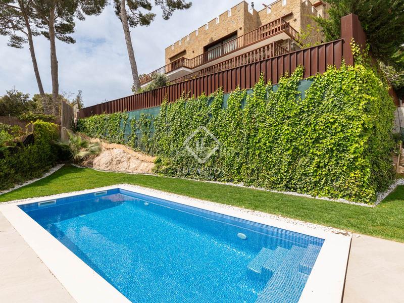 Foto 21fee6d4-eb61-42f8-8308-c14a465d99d2. Chalet exclusiva casa de 6 dormitorios en venta en Castelldefels