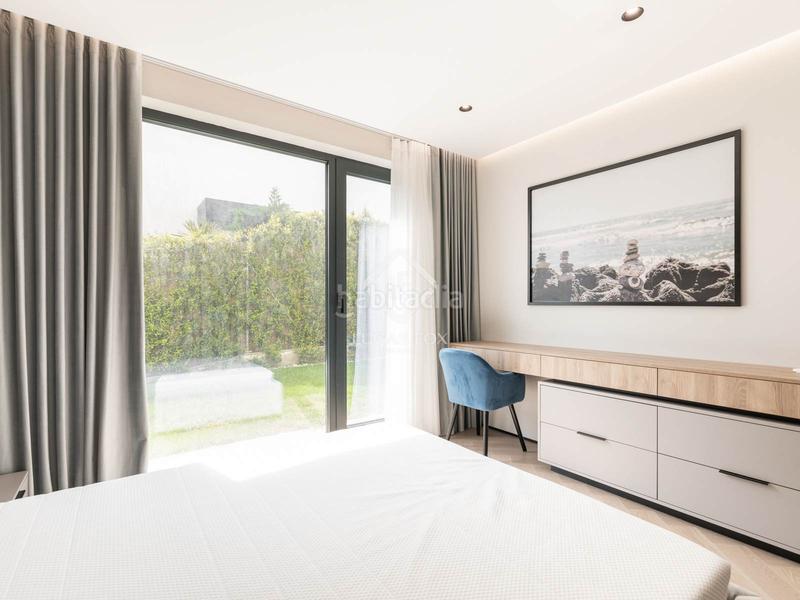 Foto 5e6eab3c-b4d3-40ad-8ba5-ee347b2ba678. Chalet exclusiva casa de 6 dormitorios en venta en Castelldefels