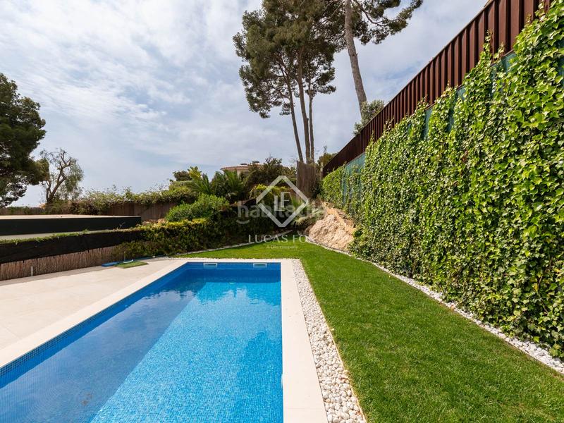 Foto 7079dc99-8035-4226-a3b7-7c52dff298b8. Chalet exclusiva casa de 6 dormitorios en venta en Castelldefels