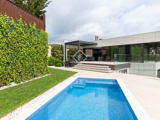 Xalet a Montmar. Exclusiva casa de 6 dormitorios en venta en castelldefels
