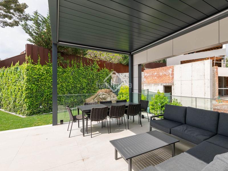 Foto 99d245a7-1d91-4c42-8e3e-68d65aa940d3. Chalet exclusiva casa de 6 dormitorios en venta en Castelldefels