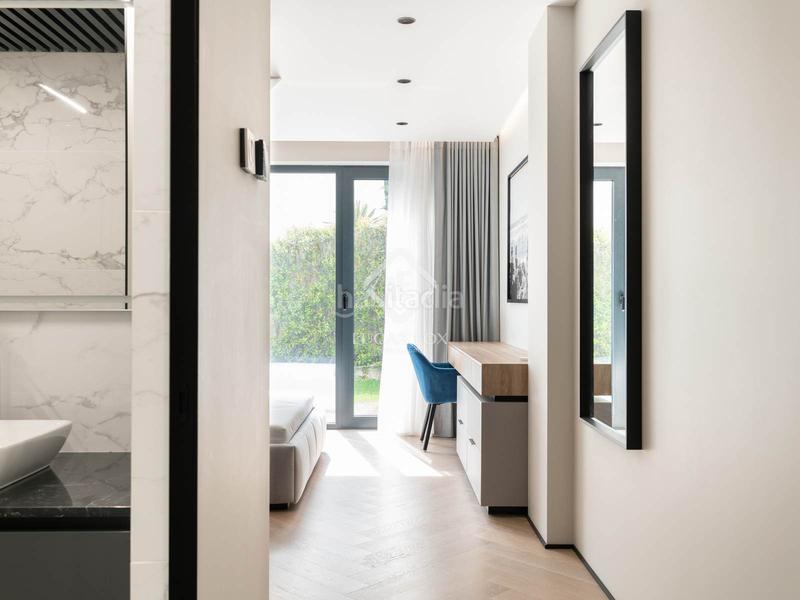 Foto c2725a7a-b093-4755-a49e-a6f9e94fd86f. Chalet exclusiva casa de 6 dormitorios en venta en Castelldefels