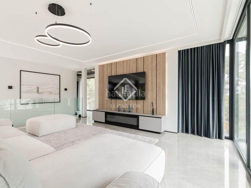 Foto cac0d9ad-c110-42bd-8a26-1cb197a64ba2. Chalet exclusiva casa de 6 dormitorios en venta en Castelldefels