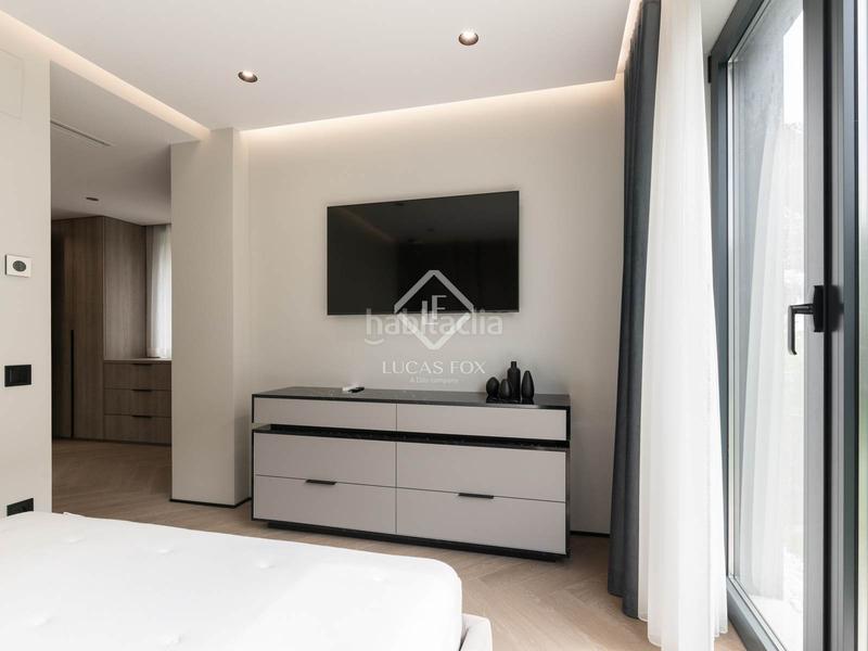 Foto f41a3cc5-bcaf-4a48-a3be-7b86c05ef2f4. Chalet exclusiva casa de 6 dormitorios en venta en Castelldefels