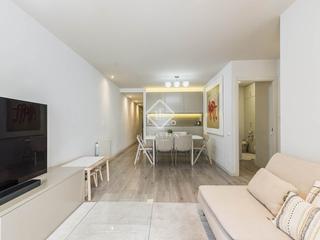 Appartement à Baix Guinardó. Fantástica vivienda con balcón, 3 habitaciones y totalmente refo