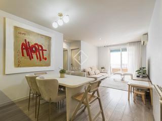 Appartement à Baix Guinardó. Fantástica vivienda con balcón, 3 habitaciones y totalmente refo