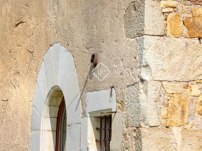 Foto 0fa240f8-cd46-48e4-8ae1-c571c4fa5ba5. Masia amb aparcament a Eixample Nord Girona