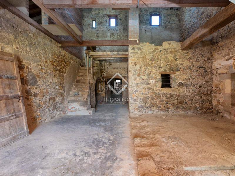 Foto 269d0383-8fdf-4c8a-adcb-fb269451ed35. Masia amb aparcament a Eixample Nord Girona