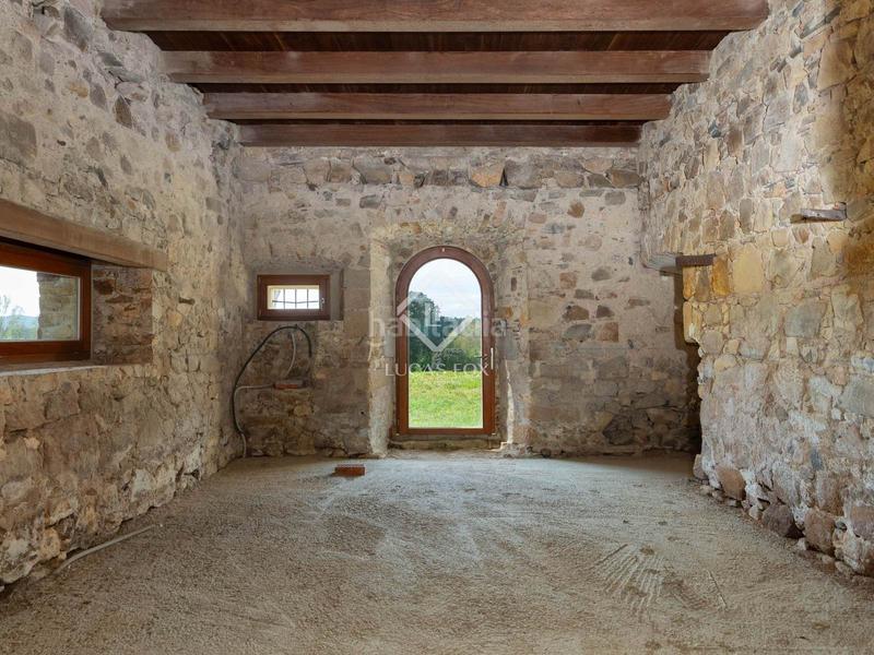 Foto 33d3d6c6-65ce-4c93-a1fc-5f954cfce65f. Masia amb aparcament a Eixample Nord Girona