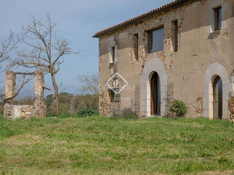 Foto 5c0dd3ab-92ec-44b5-ba3f-d99ad5a75302. Masia amb aparcament a Eixample Nord Girona