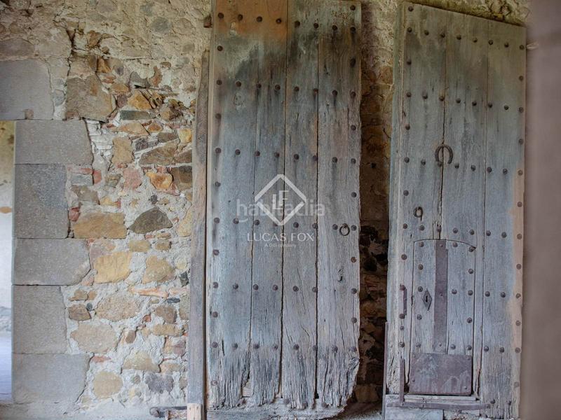 Foto a71460b0-4235-4462-a3dd-59d6819fdde9. Masia amb aparcament a Eixample Nord Girona