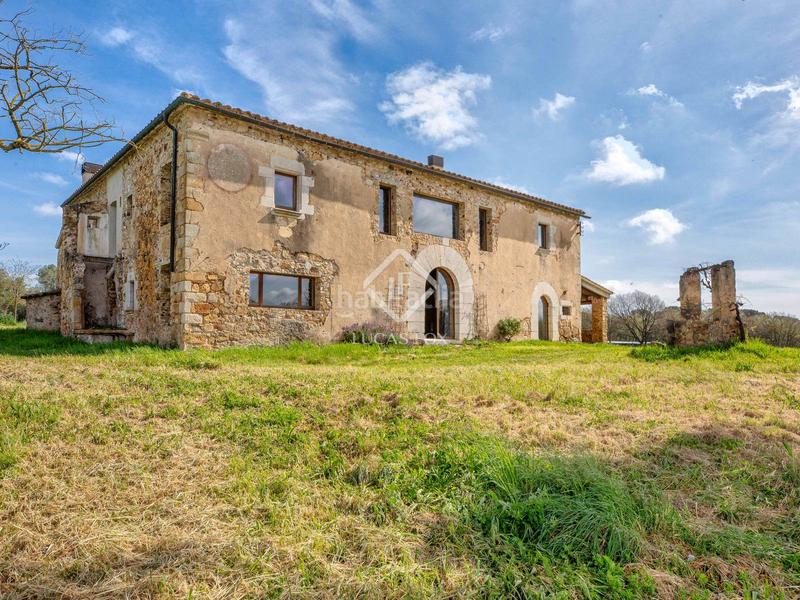 Foto d2097c06-b159-4135-9d3e-c114e80fc219. Masia amb aparcament a Eixample Nord Girona