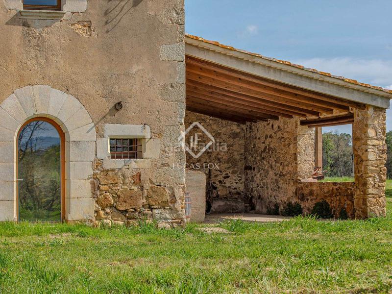 Foto e3d0fc5f-e31c-44f4-9361-25f4755923bf. Masia amb aparcament a Eixample Nord Girona