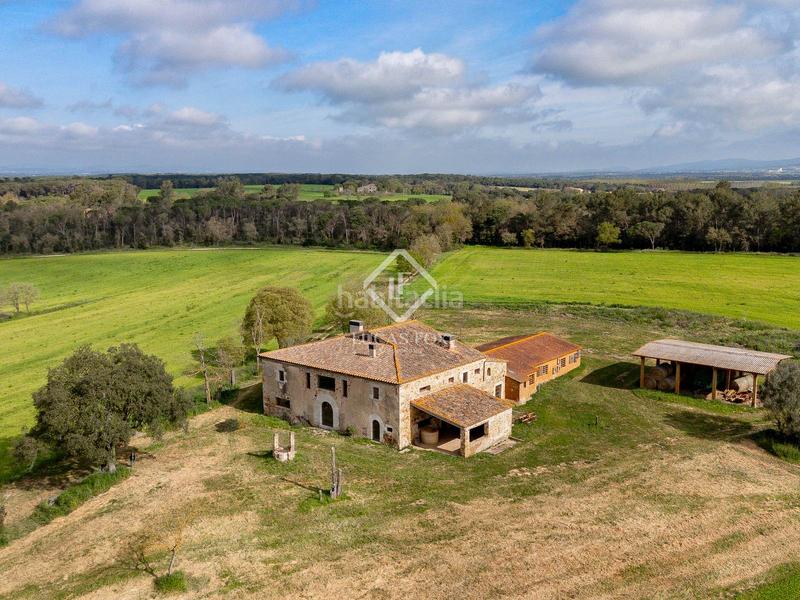 Foto ec34593a-50c7-4a4f-8323-9d48ce05dee3. Masia amb aparcament a Eixample Nord Girona