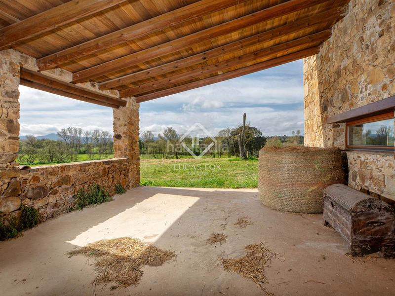 Foto eda15918-f490-481a-ada2-ad067ec4a25e. Masia amb aparcament a Eixample Nord Girona