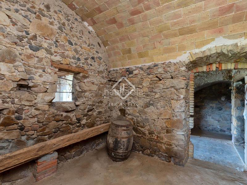 Foto f0a9bf49-b75a-4c1c-a009-f03339652ee9. Masia amb aparcament a Eixample Nord Girona