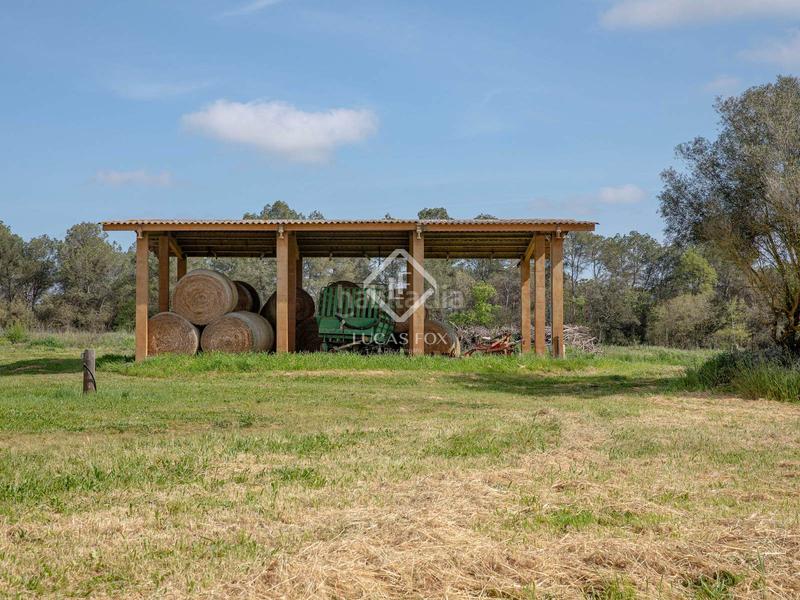 Foto f7565c7b-8716-4d85-a22a-fd0fc2042c11. Masia amb aparcament a Eixample Nord Girona