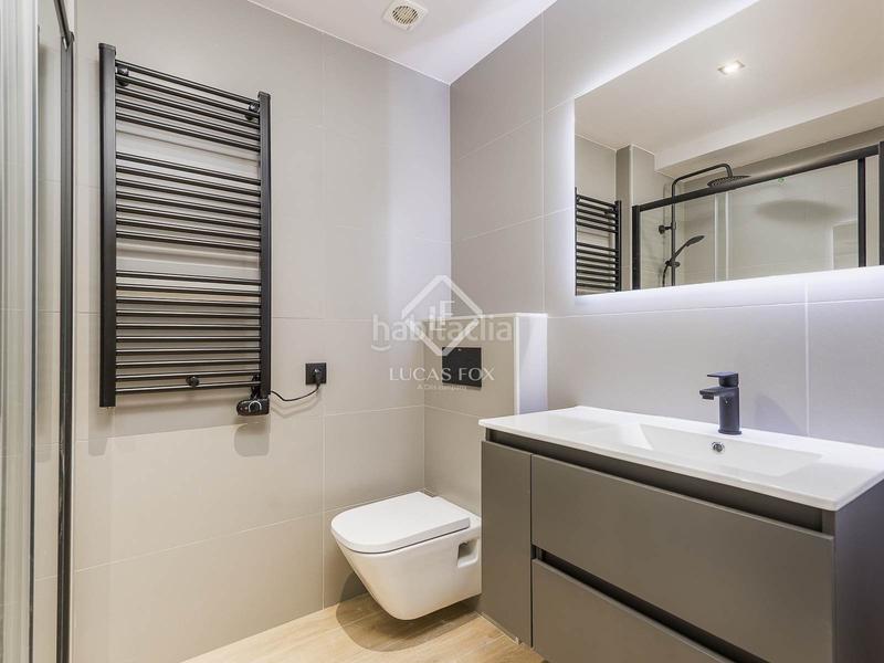 Foto a145114f-47b8-4ff1-8b0c-c8fdca9a1471. Piso  reformado con dos habitaciones dobles junto a paseo de san juan. en Barcelona