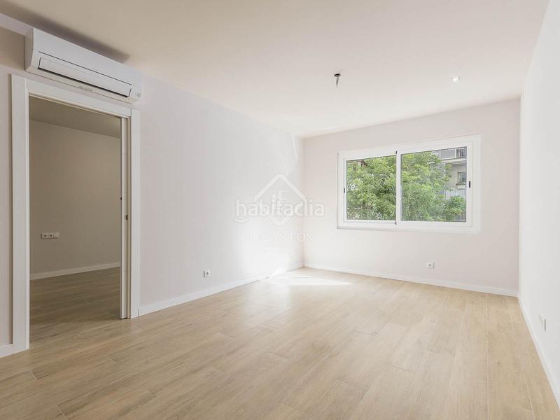 Foto e2f60996-f0f3-430a-a54d-9daf4a18c8b3. Piso  reformado con dos habitaciones dobles junto a paseo de san juan. en Barcelona