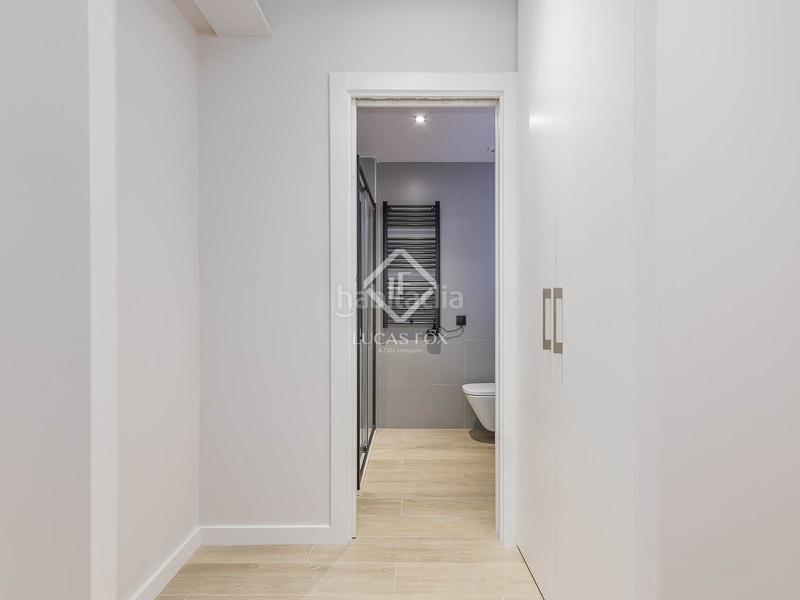 Foto e986d213-15cf-4ed7-a32d-520874667368. Piso  reformado con dos habitaciones dobles junto a paseo de san juan. en Barcelona